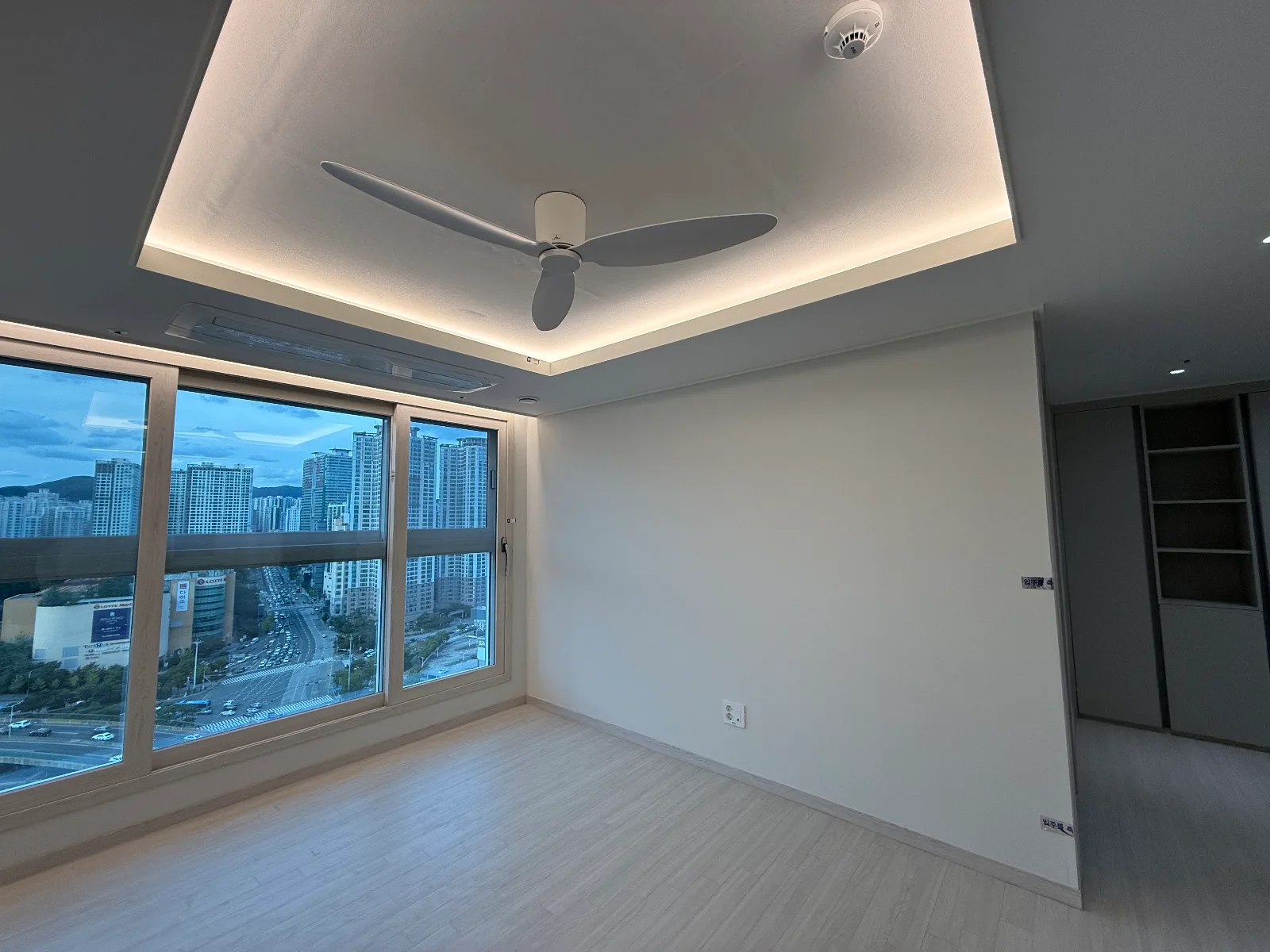 서면봄여름가을거울 간접조명 상세 사진 2